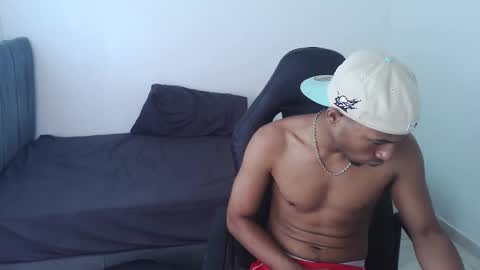Snapshot of alphas_latins chatting on 05.21.26 alphas_latins online show from 05.21.26