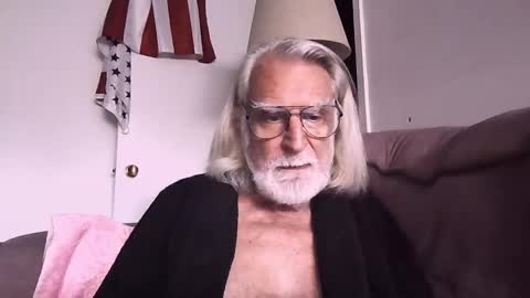 Snapshot of alphauniform chatting on 09.25.25 AlphaUniform online show from 09.25.25