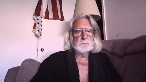 Snapshot of alphauniform chatting on 10.01.25 AlphaUniform online show from 10.01.25