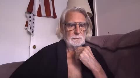 Snapshot of alphauniform chatting on 10.13.25 AlphaUniform online show from 10.13.25