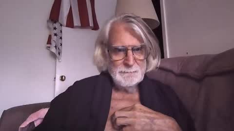 Snapshot of alphauniform chatting on 10.23.25 AlphaUniform online show from 10.23.25