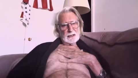 Snapshot of alphauniform chatting on 11.04.25 AlphaUniform online show from 11.04.25