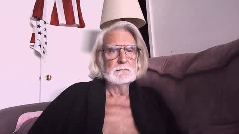 Snapshot of alphauniform chatting on 11.22.25 AlphaUniform online show from 11.22.25