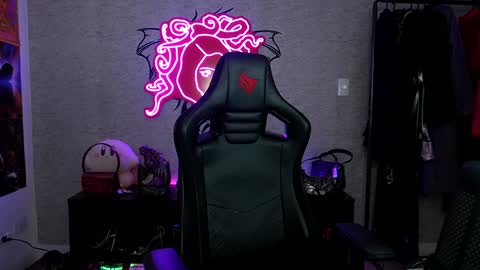 Snapshot of altsofie chatting on 12.13.24 Sofie Kimino online show from 12.13.24