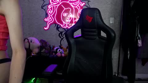 Snapshot of altsofie chatting on 12.16.24 Sofie Kimino online show from 12.16.24