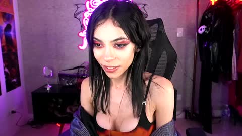 Snapshot of altsofie chatting on 02.05.25 Sofie Kimino online show from 02.05.25