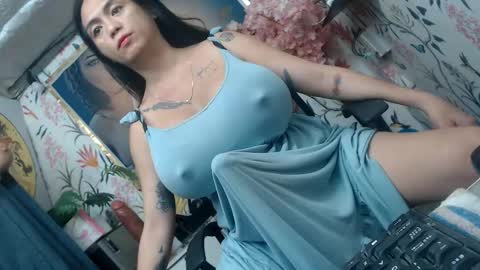 SARAHEYHEYHUGECOCK online show from 11.18.25