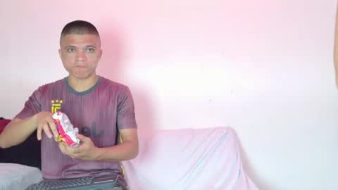 Snapshot of aly_n_sebas chatting on 05.11.26 aly_n_sebas online show from 05.11.26