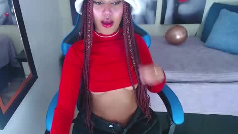 Snapshot of alya_gomez chatting on 01.05.25 online show from 01.05.25