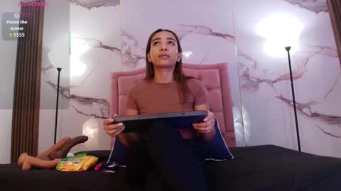 Snapshot of alyathompson chatting on 09.10.25 Alya online show from 09.10.25