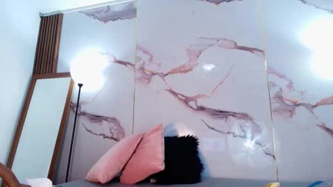 Snapshot of alyathompson chatting on 12.04.25 Alya online show from 12.04.25