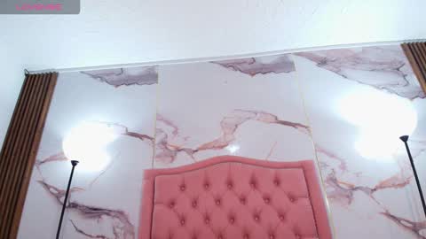 Snapshot of alyathompson chatting on 12.18.25 Alya online show from 12.18.25