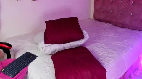 Elyn online show from 04.08.26