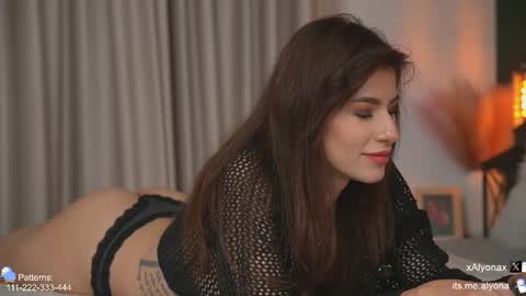 Snapshot of alyonaqueen_ chatting on 11.26.25 Alyona online show from 11.26.25