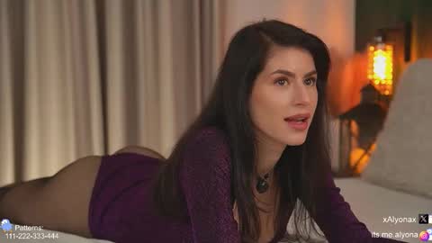 Snapshot of alyonaqueen_ chatting on 12.01.25 Alyona online show from 12.01.25