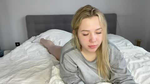 Snapshot of alyrasun chatting on 04.25.26 Al online show from 04.25.26