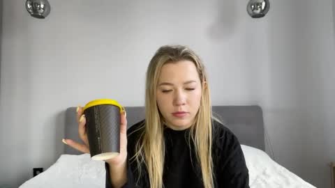 Snapshot of alyrasun chatting on 04.29.26 Al online show from 04.29.26