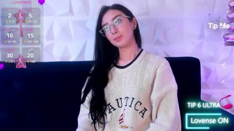 Snapshot of alys_molly chatting on 01.09.25 sopie online show from 01.09.25