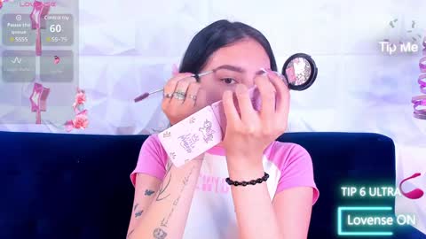 Snapshot of alys_molly chatting on 01.17.25 sopie online show from 01.17.25