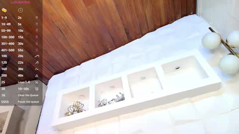 Snapshot of alys_molly chatting on 02.04.26 sopie online show from 02.04.26