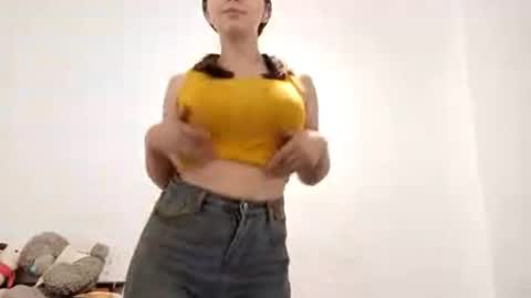 Snapshot of alysaadley chatting on 12.20.25 Zara online show from 12.20.25