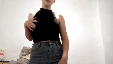 Snapshot of alysaadley chatting on 12.22.25 Zara online show from 12.22.25