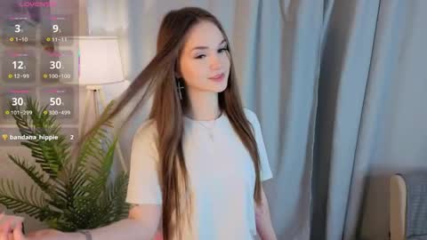 Snapshot of alyshaplescia chatting on 04.22.26 Mona online show from 04.22.26