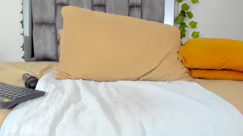 Snapshot of alyssia_oceann chatting on 10.04.25 alyssia online show from 10.04.25