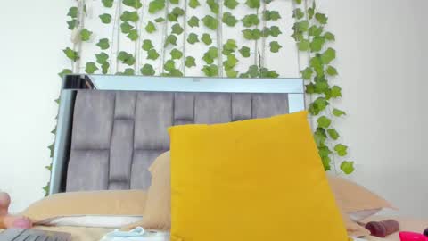 Snapshot of alyssia_oceann chatting on 10.11.25 alyssia online show from 10.11.25