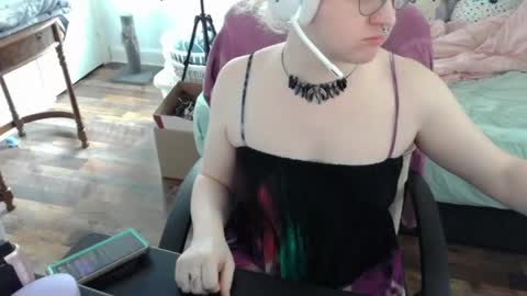 Snapshot of alyxiabewbs chatting on 04.23.26 alyxiabewbs online show from 04.23.26