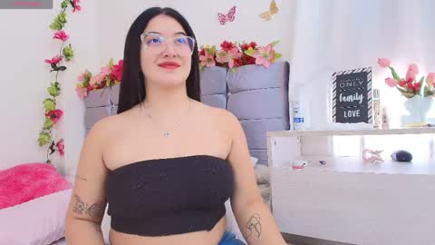 Snapshot of amabella_w chatting on 04.30.26 Isabella online show from 04.30.26