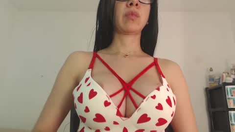 Snapshot of amadamar chatting on 01.09.25 valentia online show from 01.09.25
