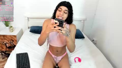 Snapshot of amaia_monroe chatting on 06.22.26 amaia_monroe online show from 06.22.26