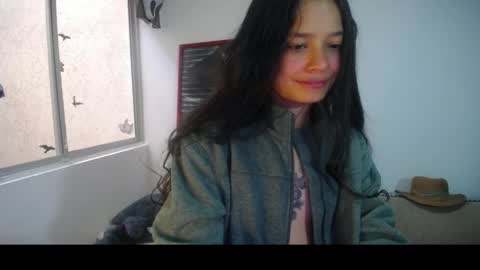 Snapshot of amaia_t chatting on 05.11.26 Amaia online show from 05.11.26