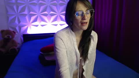 Snapshot of amalett chatting on 04.29.26 Amalett online show from 04.29.26