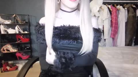 Snapshot of amaliecd chatting on 12.12.24 Amalie online show from 12.12.24