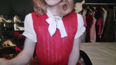 Snapshot of amaliecd chatting on 02.02.25 Amalie online show from 02.02.25