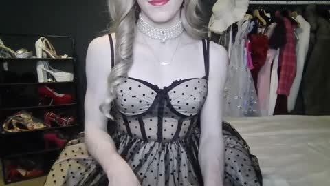 Snapshot of amaliecd chatting on 02.16.25 Amalie online show from 02.16.25