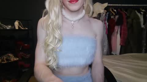 Snapshot of amaliecd chatting on 03.02.25 Amalie online show from 03.02.25