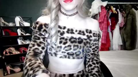 Snapshot of amaliecd chatting on 09.21.25 Amalie online show from 09.21.25