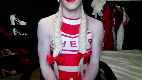 Snapshot of amaliecd chatting on 10.23.25 Amalie online show from 10.23.25