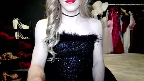 Snapshot of amaliecd chatting on 11.14.25 Amalie online show from 11.14.25