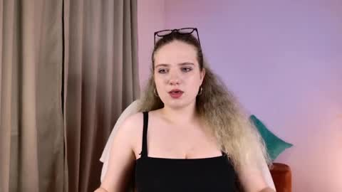 Snapshot of amaliya_evans chatting on 05.11.26 Amaliya online show from 05.11.26
