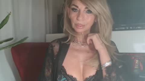 Snapshot of amanda0803 chatting on 09.23.25 Angel or Demon online show from 09.23.25