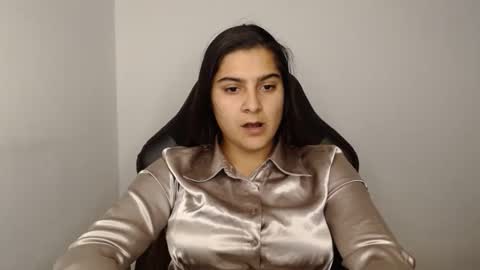 The queen of the biceps  online show from 12.04.24