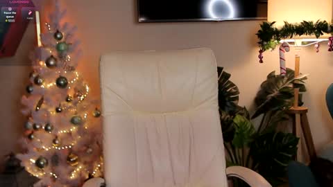 Snapshot of amanda__fox chatting on 12.07.24 Amanda fox online show from 12.07.24