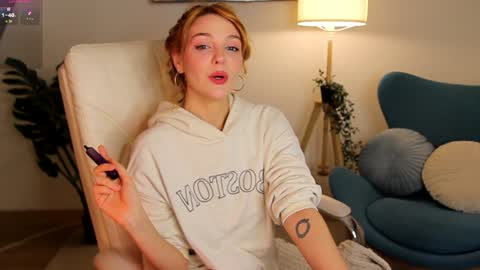 Snapshot of amanda__fox chatting on 02.08.25 Amanda fox online show from 02.08.25