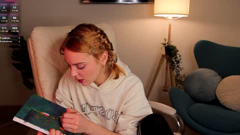 Snapshot of amanda__fox chatting on 02.08.25 Amanda fox online show from 02.08.25