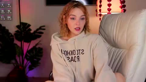 Snapshot of amanda__fox chatting on 02.19.25 Amanda fox online show from 02.19.25