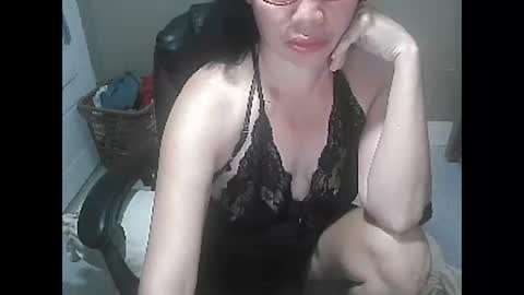 Snapshot of amanda_pinaymama chatting on 02.04.25 amanda online show from 02.04.25